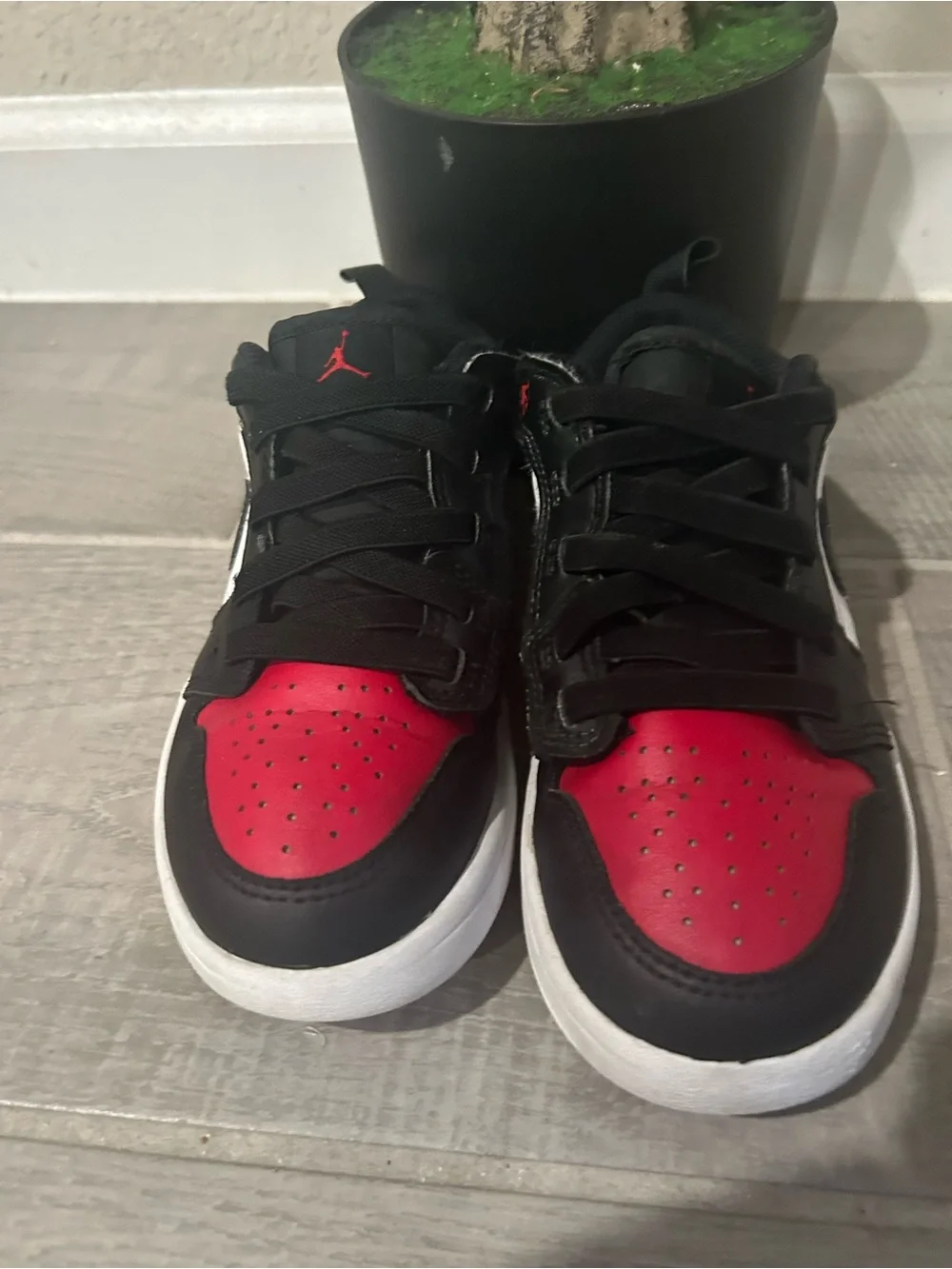 Nike Kids' Low-Top Sneakers in Black and Red